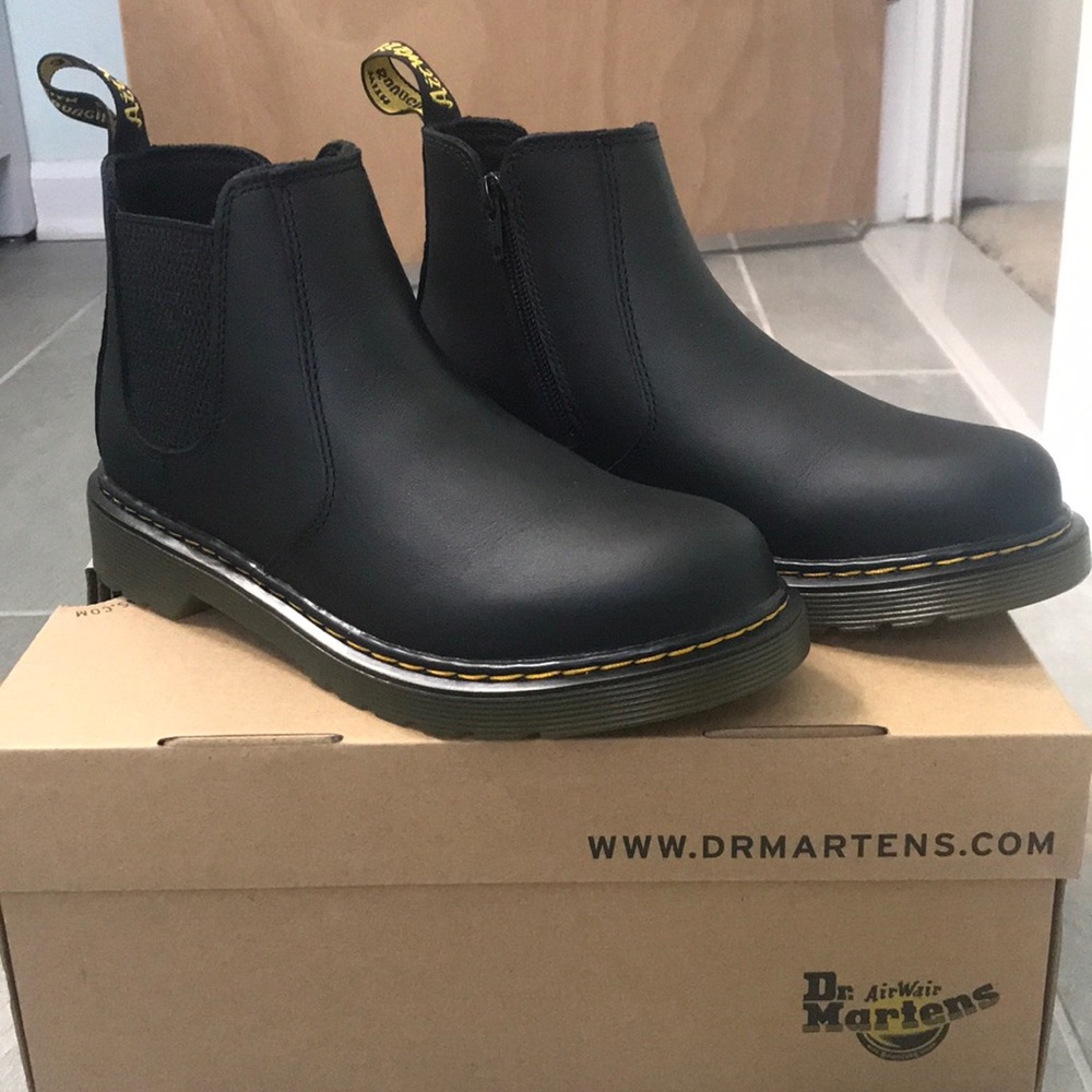 *BRAND NEW!!!* Dr. Martens 2976 NWOT